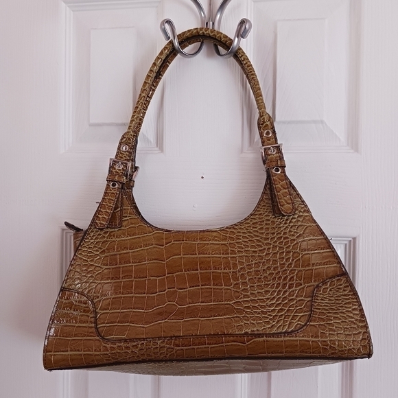 MONDANI New York Faux Reptile Print - Picture 2 of 10